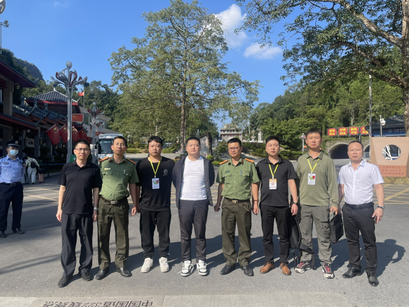 Lực lượng quản lý xuất nhập cảnh bắt giữ hai đối tượng truy nã người nước ngoài -0