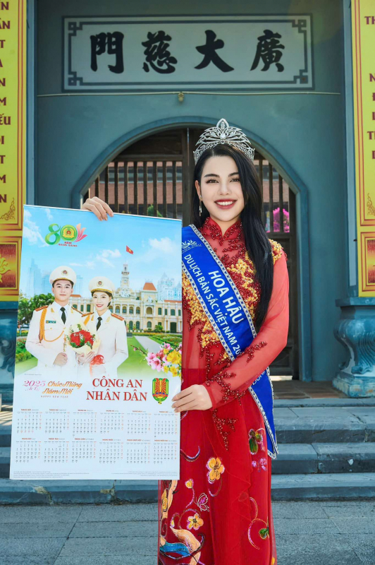 Hoa hậu Du lịch Bản sắc Việt Nam 2024 rạng ngời trong bộ ảnh lịch năm của Nhà xuất bản CAND -0