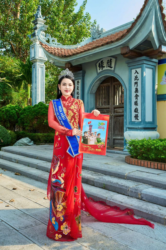 Hoa hậu Du lịch Bản sắc Việt Nam 2024 rạng ngời trong bộ ảnh lịch năm của Nhà xuất bản CAND -1