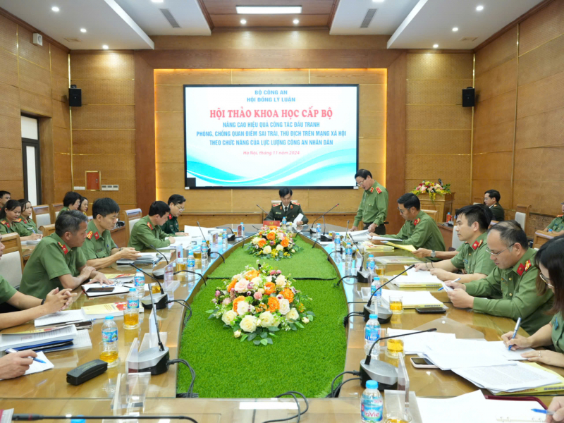 Lực lượng Công an giữ vai trò nóng cốt trong đấu tranh phòng, chống quan điểm sai trái, thù địch trên mạng xã hội -0