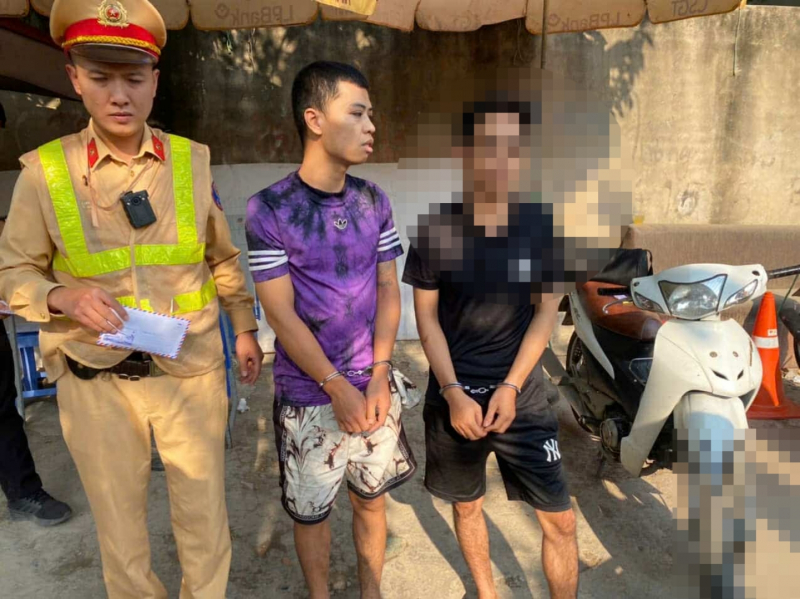 1 tháng, Cảnh sát bắt giữ 93 đối tượng tội phạm cùng nhiều súng, kiếm và ma túy -0