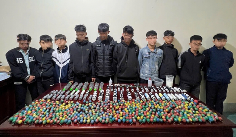 Nhóm học sinh chế tạo hơn 8.00 quả pháo nổ -0