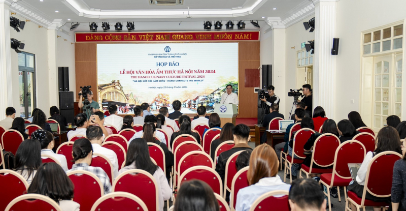 Hà Nội lần đầu có phở do robot thông minh chế biến -0