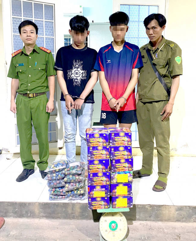 Liên tiếp bắt giữ các vụ vận chuyển, buôn bán pháo -0