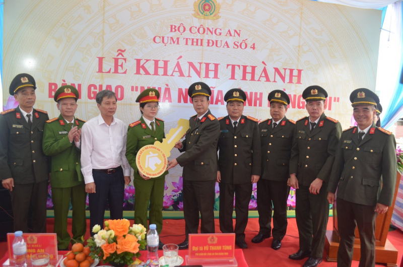 Cụm thi đua số 4 bàn giao