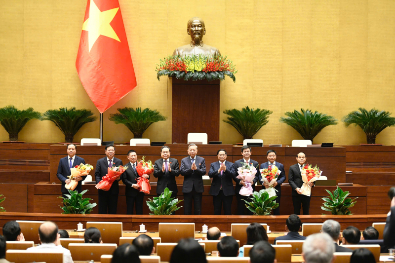 Quốc hội phê chuẩn bổ nhiệm hai Thẩm phán TAND tối cao Nguyễn Quốc Đoàn và Lê Tiến -0