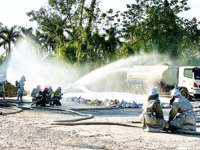 Thực tập phương án chữa cháy và cứu nạn cứu hộ tại cửa hàng xăng dầu -0