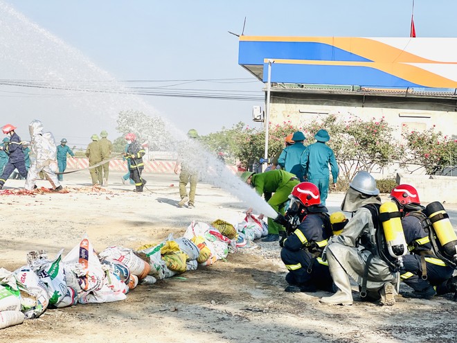 Thực tập phương án chữa cháy và cứu nạn cứu hộ tại cửa hàng xăng dầu -1