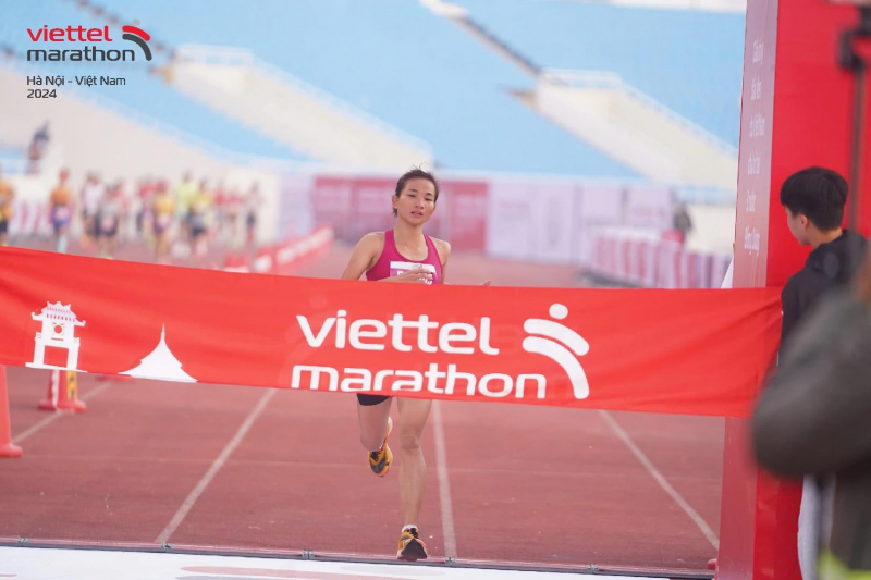 Kỷ lục mới được thiết lập tại Viettel Marathon Hà Nội 2024 -0