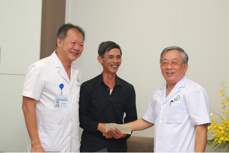 Người đầu tiên tại Việt Nam ghép gan từ người cho chết não vẫn sống khoẻ mạnh -0