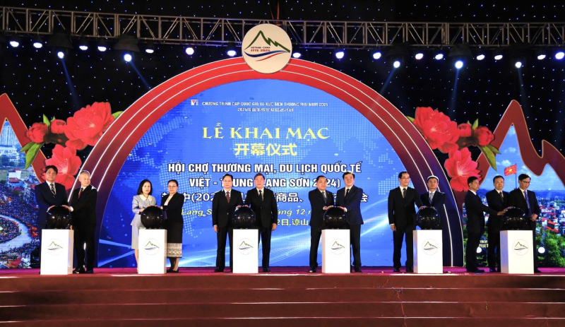 Hơn 200 doanh nghiệp trong và ngoài nước tham gia Hội chợ thương mại, du lịch quốc tế Việt – Trung (Lạng Sơn 2024) -0