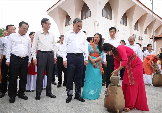 Tổng Bí thư Tô Lâm thăm và kiểm tra một số cơ sở kinh tế, văn hóa, xã hội tại Ninh Thuận -1