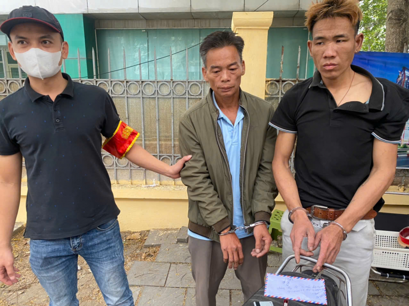 Đôi bạn nghiện ngập rủ nhau đi mua heroin bị Cảnh sát 141 bắt giữ -0