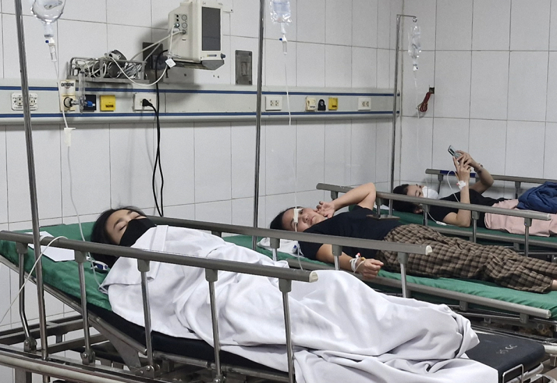 Điều tra nguyên nhân vụ nghi ngộ độc thực phẩm làm nhiều công nhân nhập viện -0