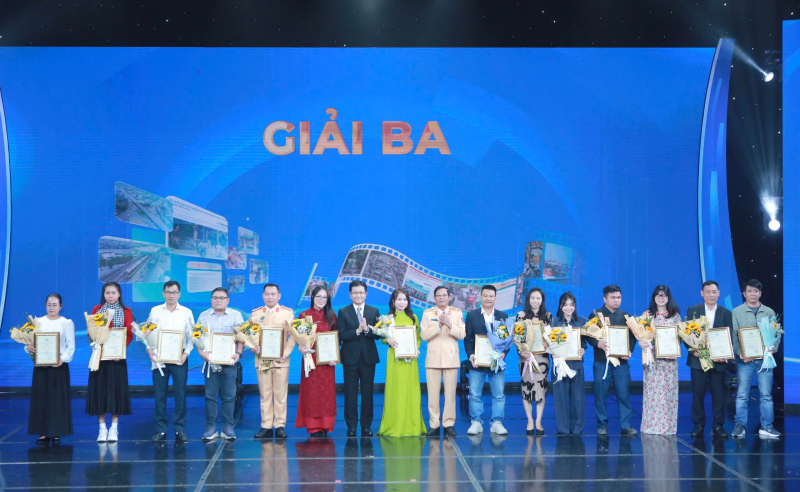 Báo Công an Nhân dân đạt giải Ba cuộc thi Báo chí tuyên truyền về  An toàn giao thông -0