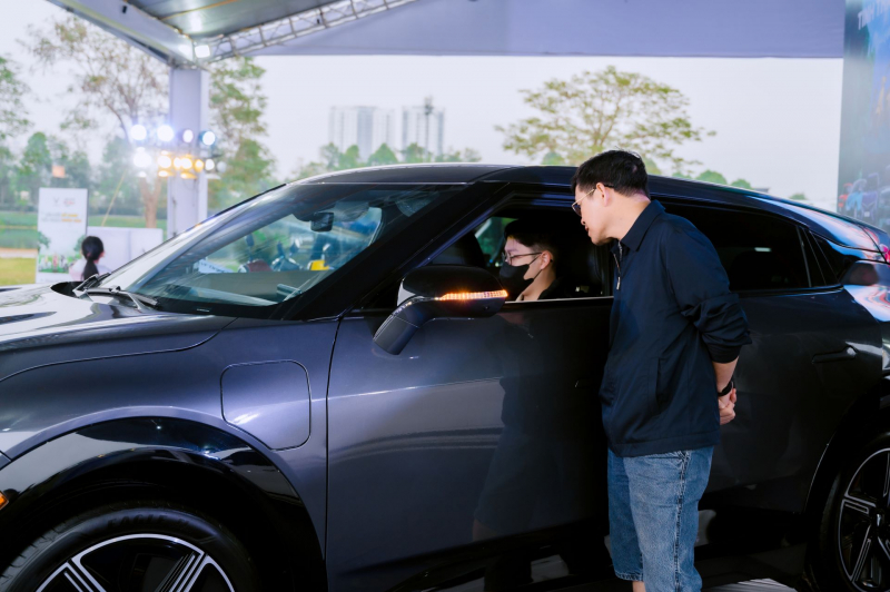 Dàn xe điện VinFast hút khách tại Triển lãm Phương tiện di chuyển bền vững Việt Nam 2024 -0