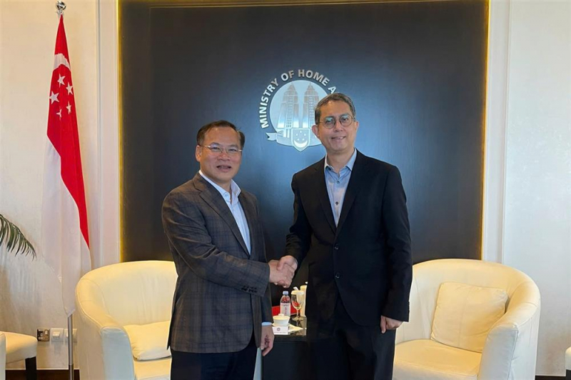 Deputy Minister Nguyen Van Long visits Singapore -0