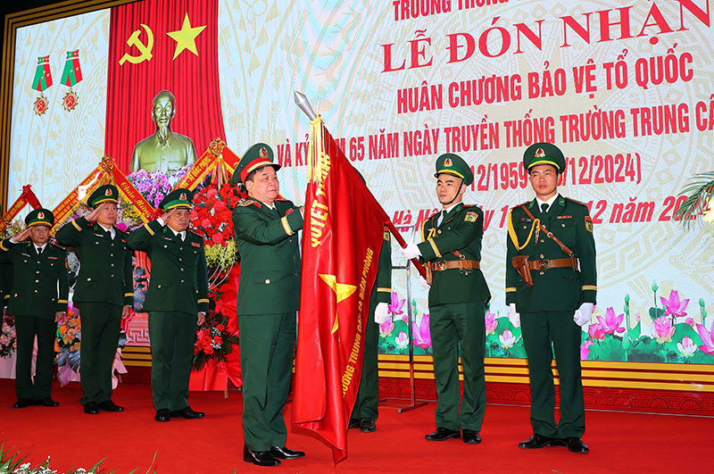 Trường Trung cấp 24 Biên phòng long trọng tổ chức Lễ đón nhận Huân chương Bảo vệ Tổ quốc -1