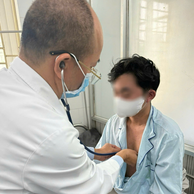 Nhiều người lớn chủ quan nên mắc sởi nặng -0