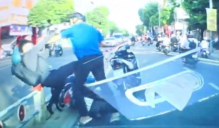 Khởi tố, bắt tạm giam bị can đánh cô gái tới tấp sau va quẹt giao thông  -0