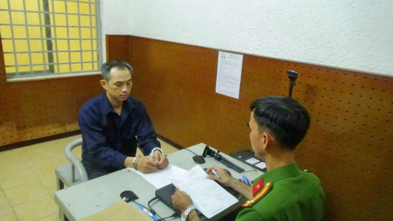 Khởi tố, bắt tạm giam bị can đánh cô gái tới tấp sau va quẹt giao thông  -0