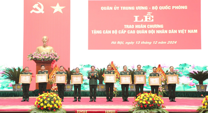 Quân ủy Trung ương, Bộ Quốc phòng tổ chức Lễ trao huân chương tặng cán bộ cấp cao Quân đội nhân dân Việt Nam. -0