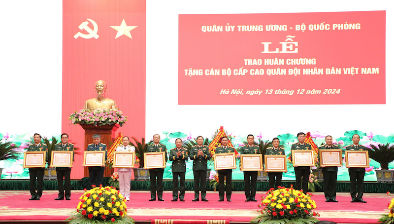 Quân ủy Trung ương, Bộ Quốc phòng tổ chức Lễ trao huân chương tặng cán bộ cấp cao Quân đội nhân dân Việt Nam. -0