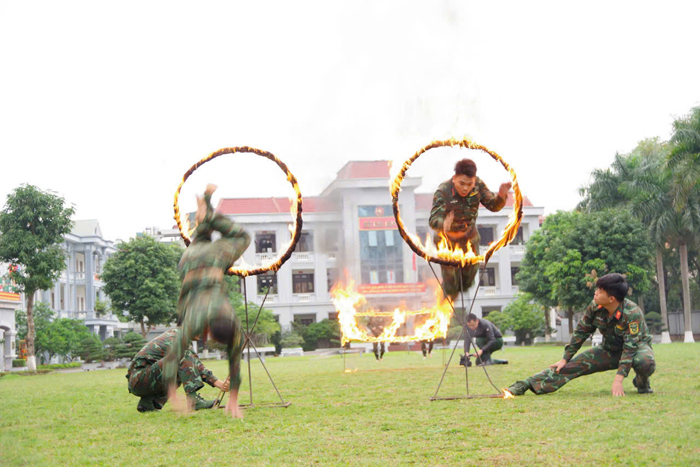 Bài 2: Khổ luyện tại Lữ đoàn Đặc công biệt động 1 -0