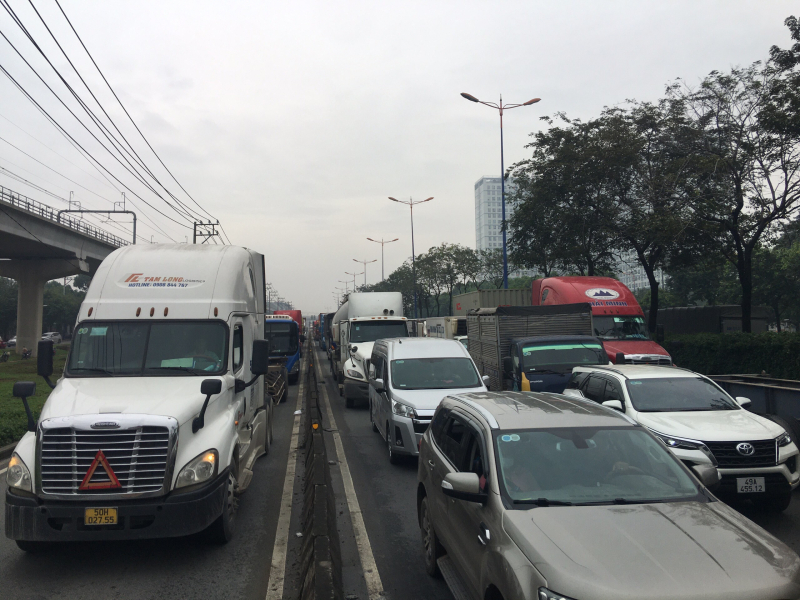 5 ô tô tông dây chuyền trên đường Võ Nguyên Giáp khiến giao thông ùn ứ -0