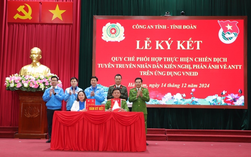 Công an tỉnh và Tỉnh đoàn Hà Nam phối hợp tuyên truyền, vận động nhân dân tố giác tội phạm bằng ứng dụng VNeID -0