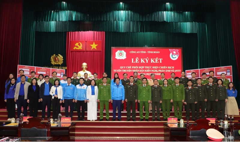 Công an tỉnh và Tỉnh đoàn Hà Nam phối hợp tuyên truyền, vận động nhân dân tố giác tội phạm bằng ứng dụng VNeID -0