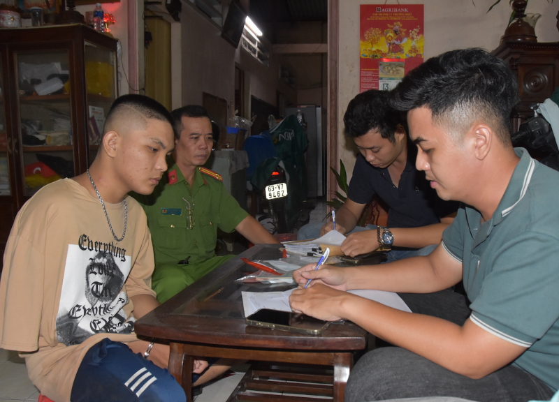 3. khám xét nơi ở của đối tượng nguyễn quốc thành nhân. ảnh trọng tín.jpeg -0