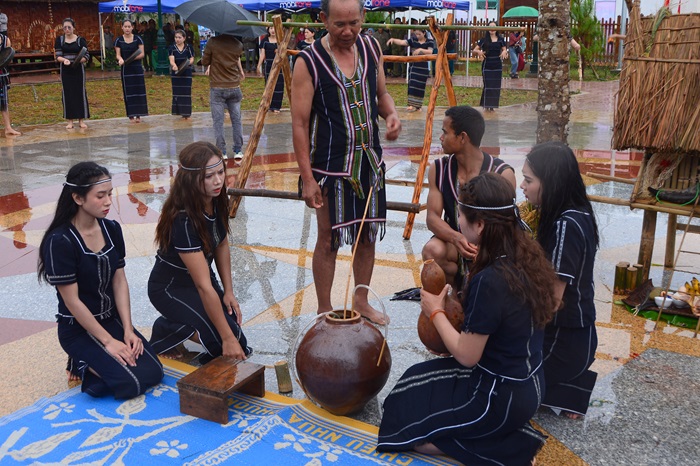 Tái hiện lễ hội Nhô Lir Bong của người Cơ Ho -0