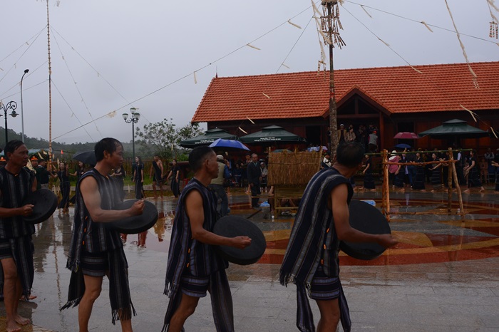 Tái hiện lễ hội Nhô Lir Bong của người Cơ Ho -1