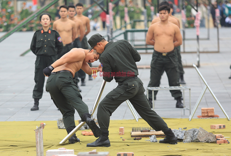 Góp phần tạo khí thế áp đảo đối với các loại tội phạm -9