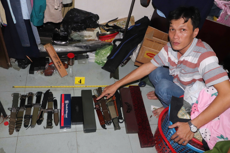 Triệt phá đường dây mua bán, tàng trữ trái phép vũ khí quân dụng -1