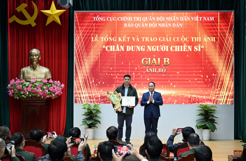 31 tác phẩm đoạt giải cuộc thi ảnh “Chân dung người chiến sĩ”  -0