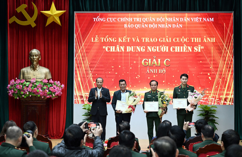 31 tác phẩm đoạt giải cuộc thi ảnh “Chân dung người chiến sĩ”  -0