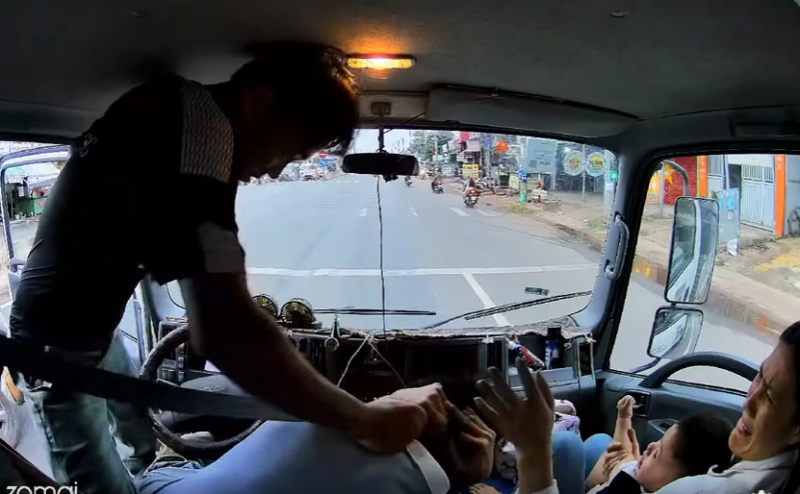 Cần xử lý nghiêm thói côn đồ trên đường phố -0