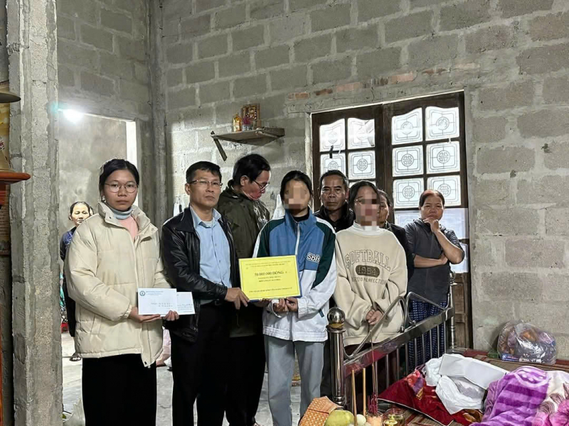 Nữ sinh nghèo đang lo đám tang cho mẹ bị kẻ xấu mạo danh nhằm lừa tiền ủng hộ -0