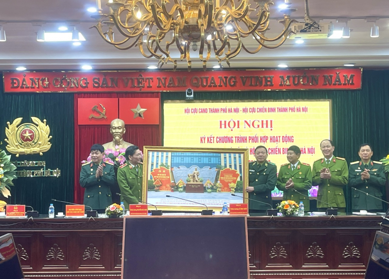 Ký chương trình phối hợp tăng cường gắn kết hoạt động giữa Hội Cựu CAND và Hội Cựu Chiến binh TP Hà Nội -0