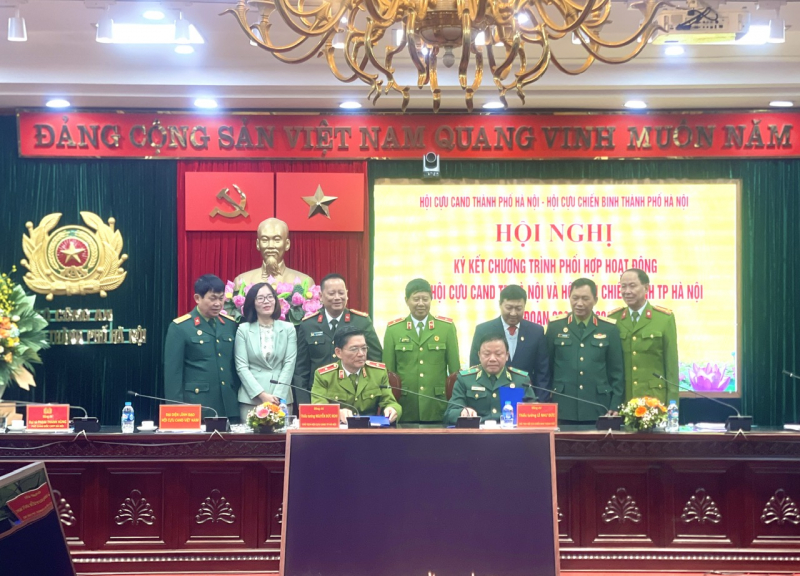 Ký chương trình phối hợp tăng cường gắn kết hoạt động giữa Hội Cựu CAND và Hội Cựu Chiến binh TP Hà Nội -0