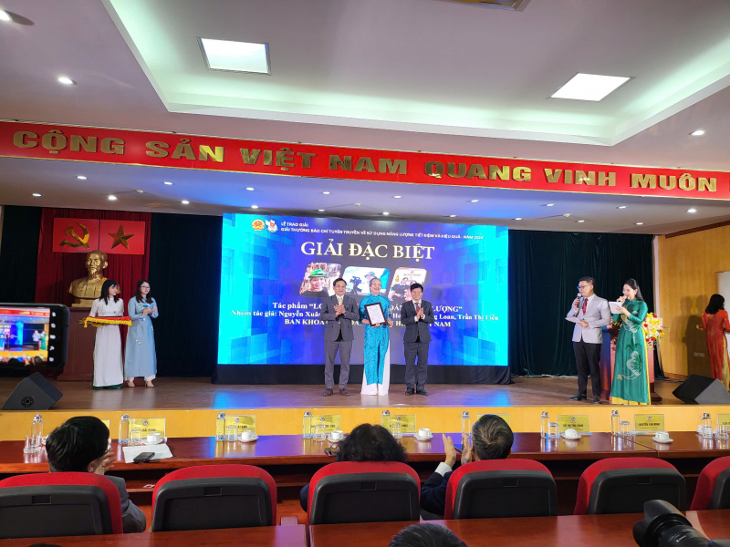 Trao giải thưởng báo chí tuyên truyền về sử dụng năng lượng tiết kiệm và hiệu quả -0