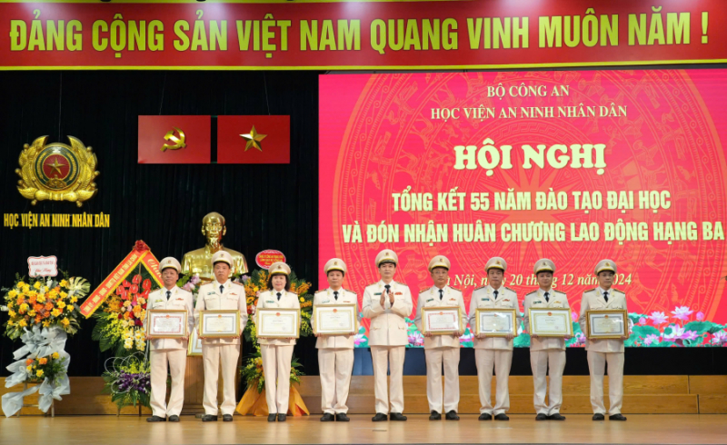 Học viện ANND tổng kết 55 năm đào tạo đại học và đón nhận Huân chương Lao động hạng Ba -0