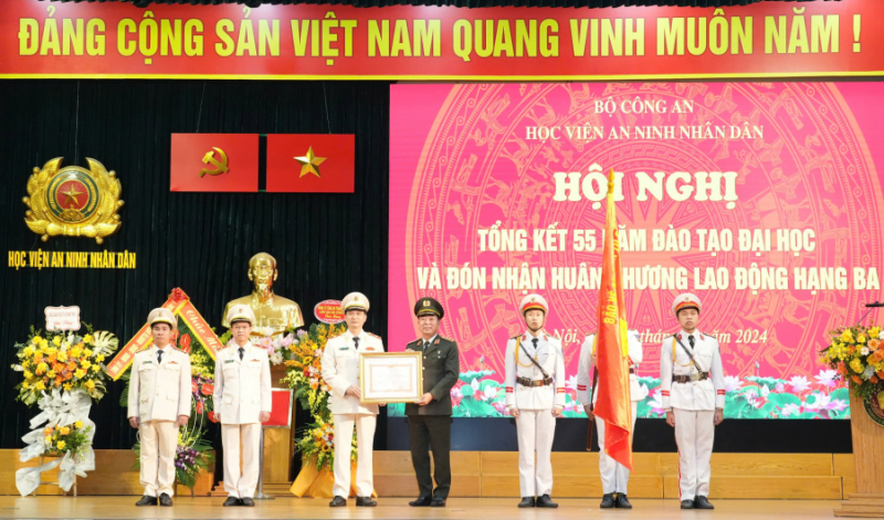 Học viện ANND tổng kết 55 năm đào tạo đại học và đón nhận Huân chương Lao động hạng Ba -0