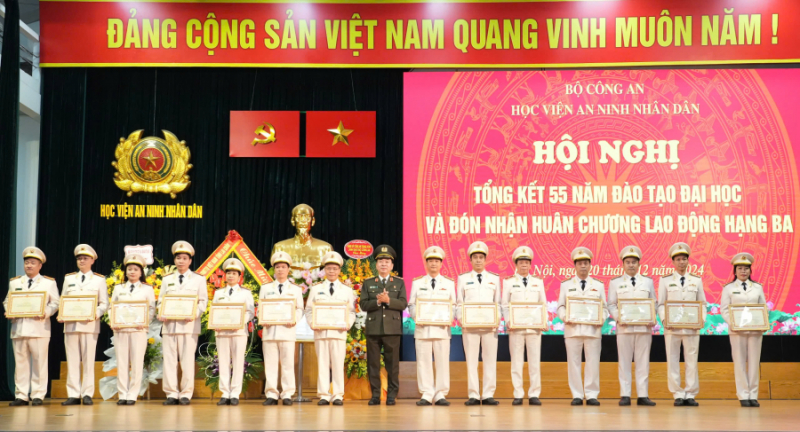 Học viện ANND tổng kết 55 năm đào tạo đại học và đón nhận Huân chương Lao động hạng Ba -0