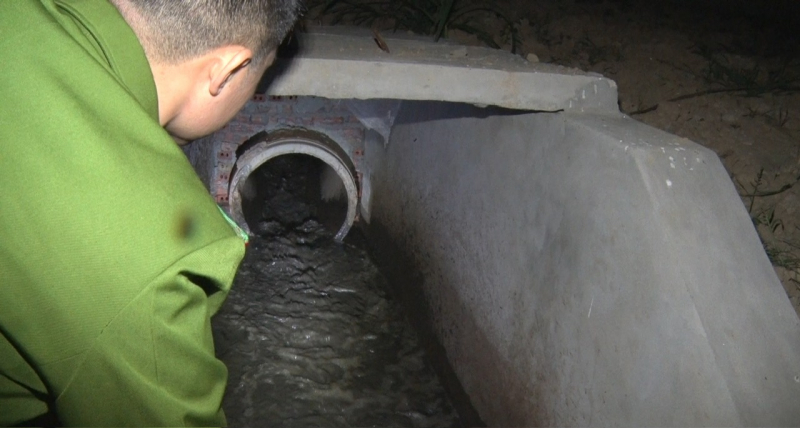 Bắt quả tang Công ty Cổ phần Hồ Toản xả thải trực tiếp ra sông Chảy -0