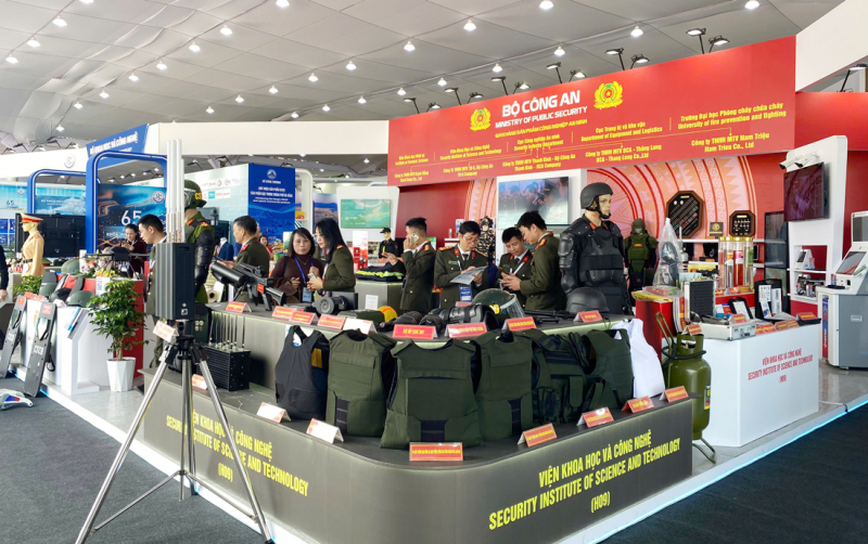 Bộ Công an tham gia Triển lãm Quốc phòng với nhiều sản phẩm mang tính ứng dụng thị trường năng động -0