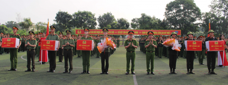 Ra quân huấn luyện diễu binh, diễu hành chào mừng kỷ niệm 50 năm Ngày Giải phóng miền Nam thống nhất đất nước -0