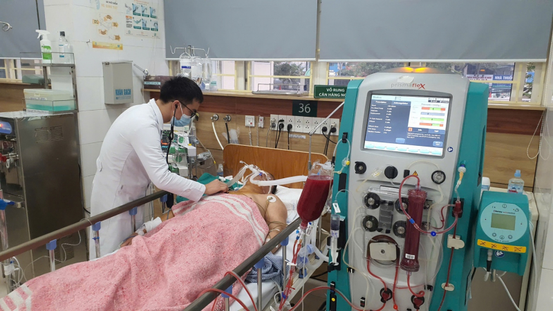 Thêm bệnh nhân nghi ngộ độc ở bữa tiệc liên hoan phải thở máy -0